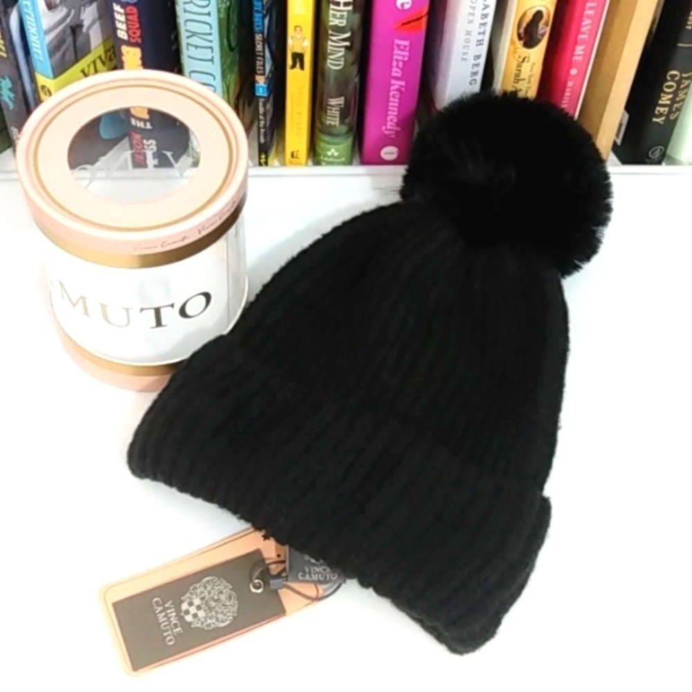 VINCE CAMUTO BLACK RIBBED FAUX FUR POM POM BEANIE STADIUM HAT SIZE OS NWT